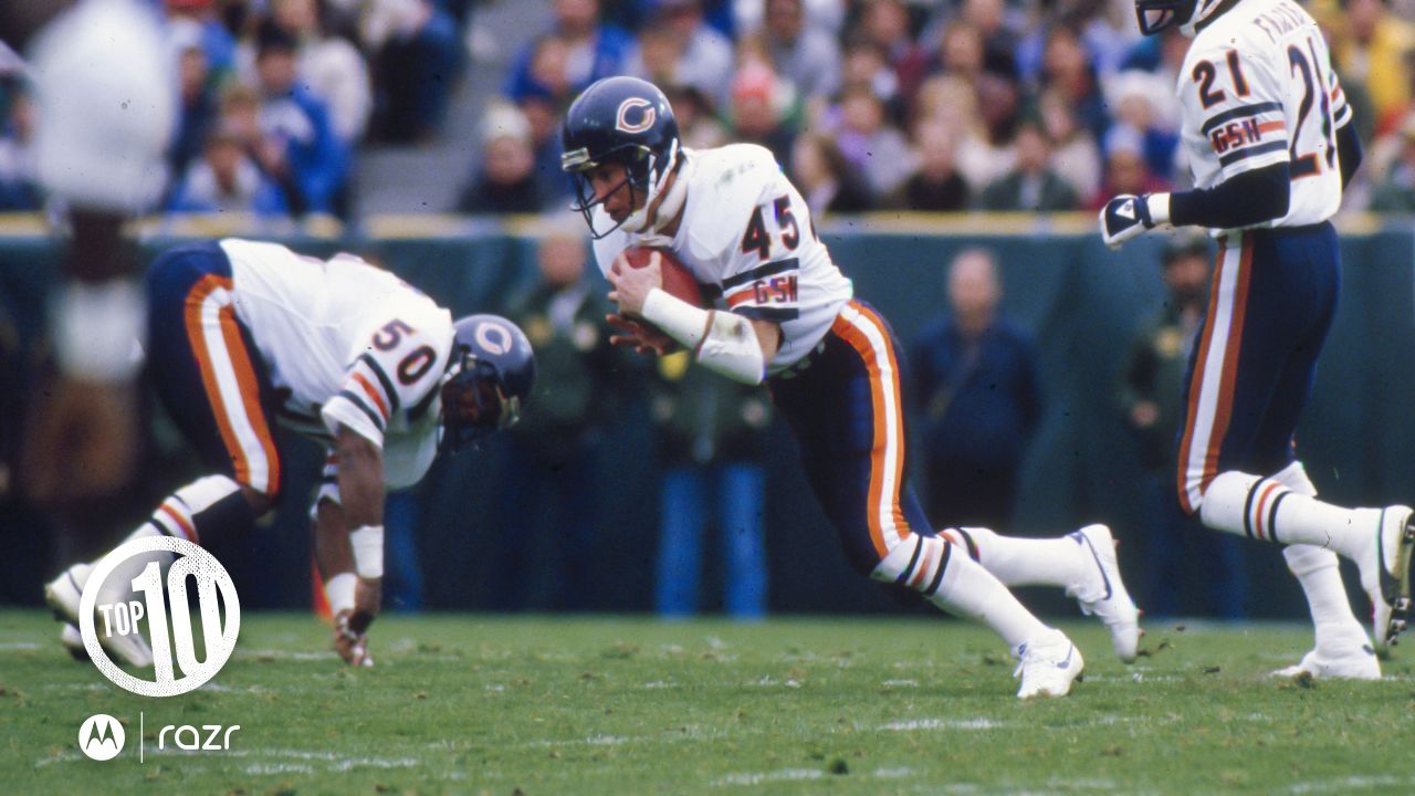 Minnesota Vikings fullback C.J. Ham (30) walks off the field after an NFL  football game against the Chicago Bears, Sunday, Jan. 8, 2023, in Chicago.  (AP Photo/Kamil Krzaczynski Stock Photo - Alamy