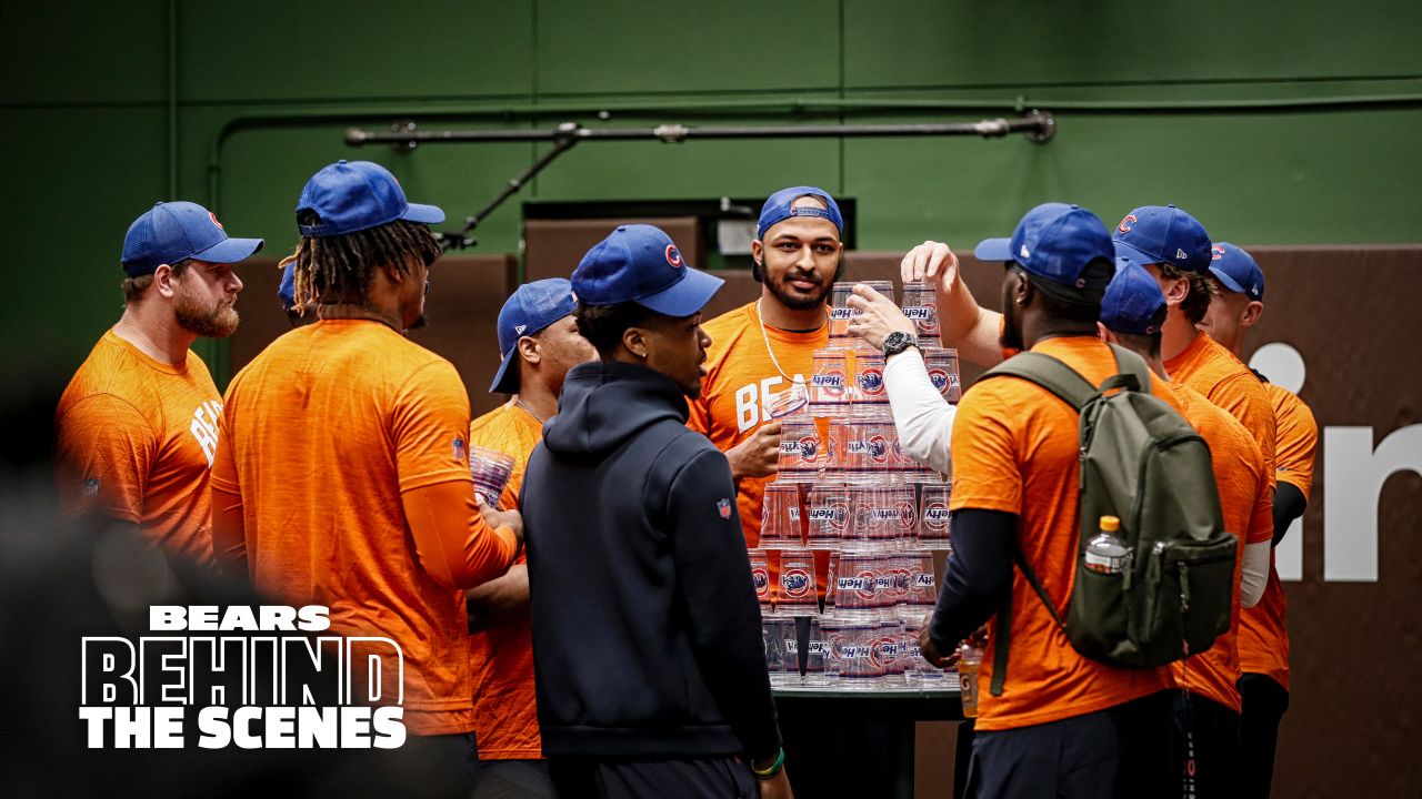 Bears hold team-bonding event at Wrigley Field