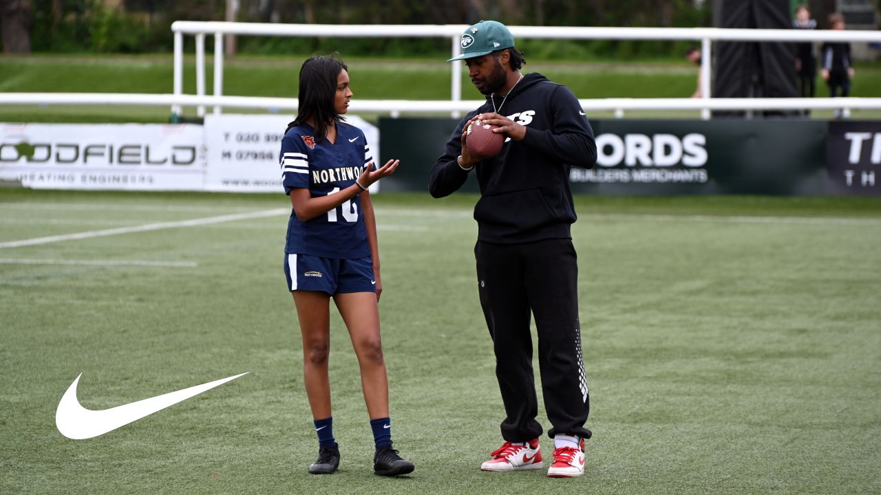 Bears, Jets launch inaugural girls flag football league in United Kingdom