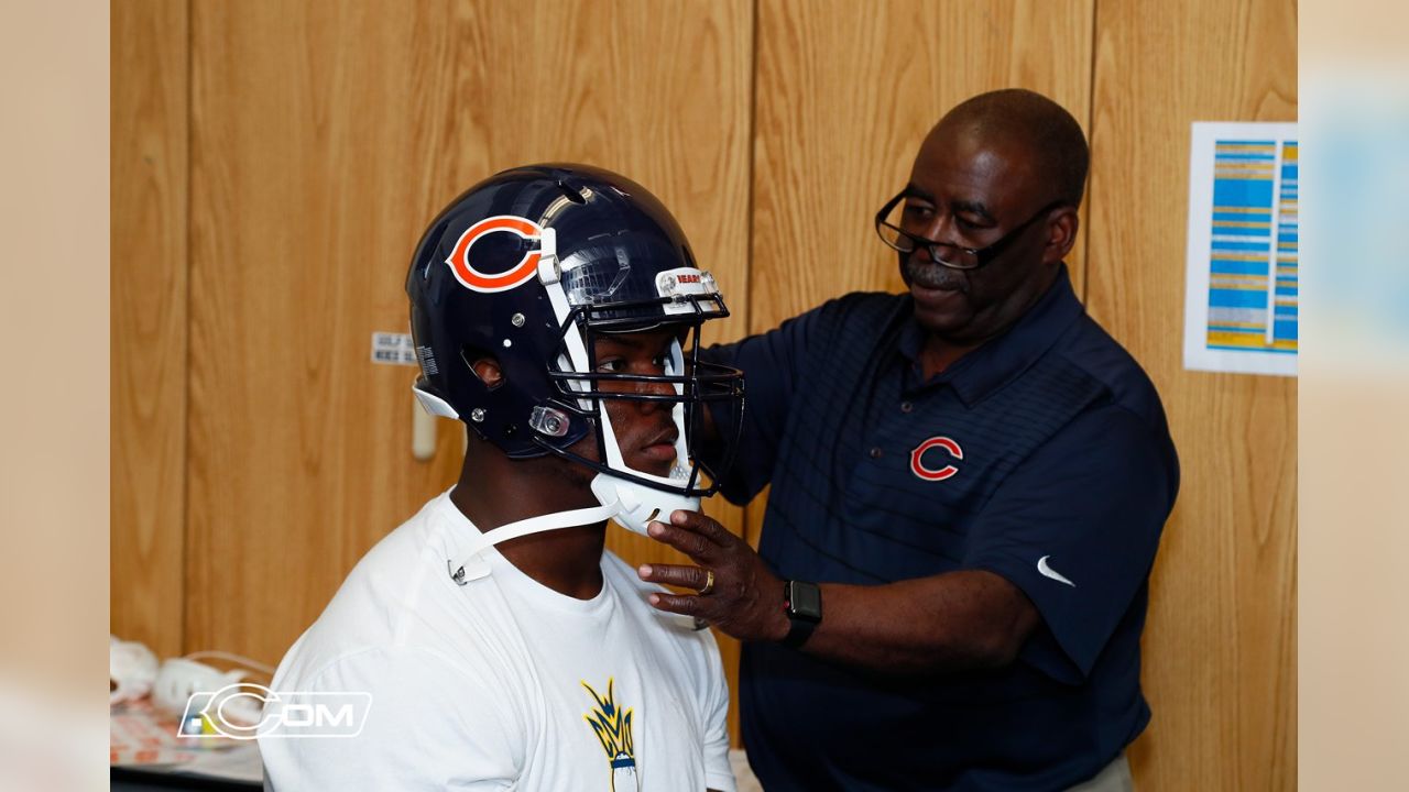 Players arrive for Bears rookie minicamp