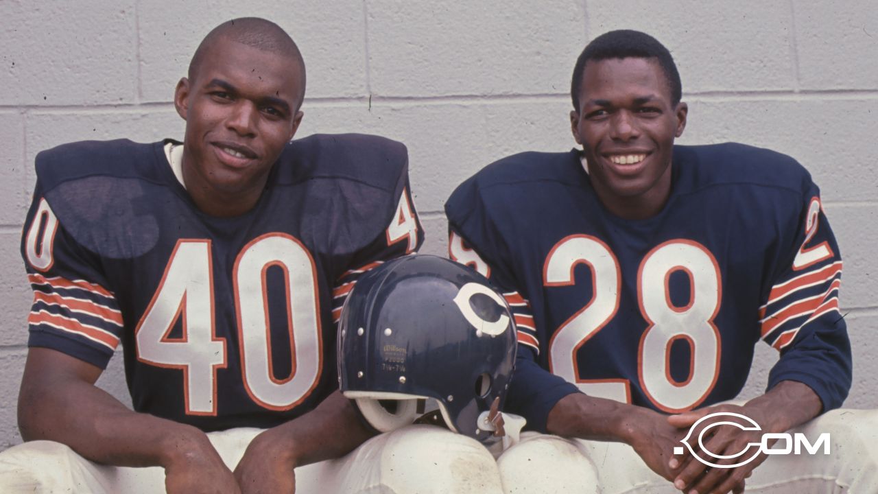 Chicago Bears Hall of Fame RB Gale Sayers passes away at age 77