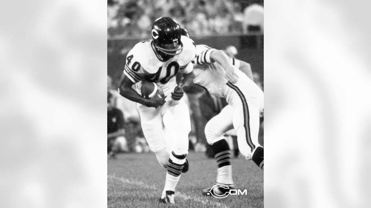 Hall of Famer and @chicagobears legend Gale Sayers has passed away at the  age of 77. More at our Bio Link. // #HOFForever