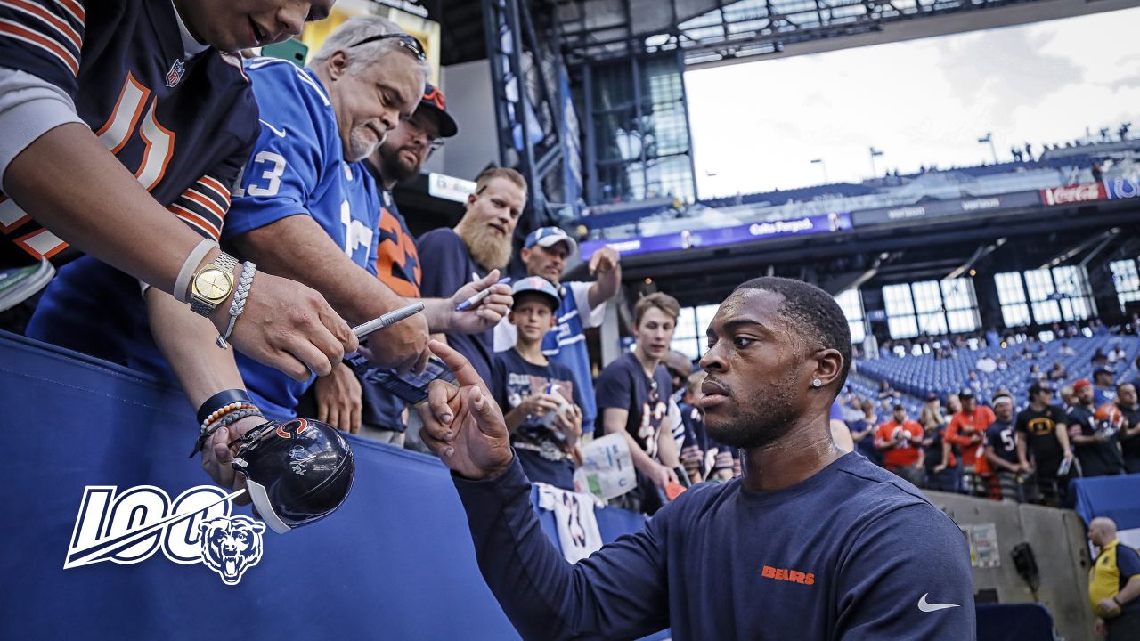 File:Allen Robinson Bears Camp with fans.jpg - Wikipedia