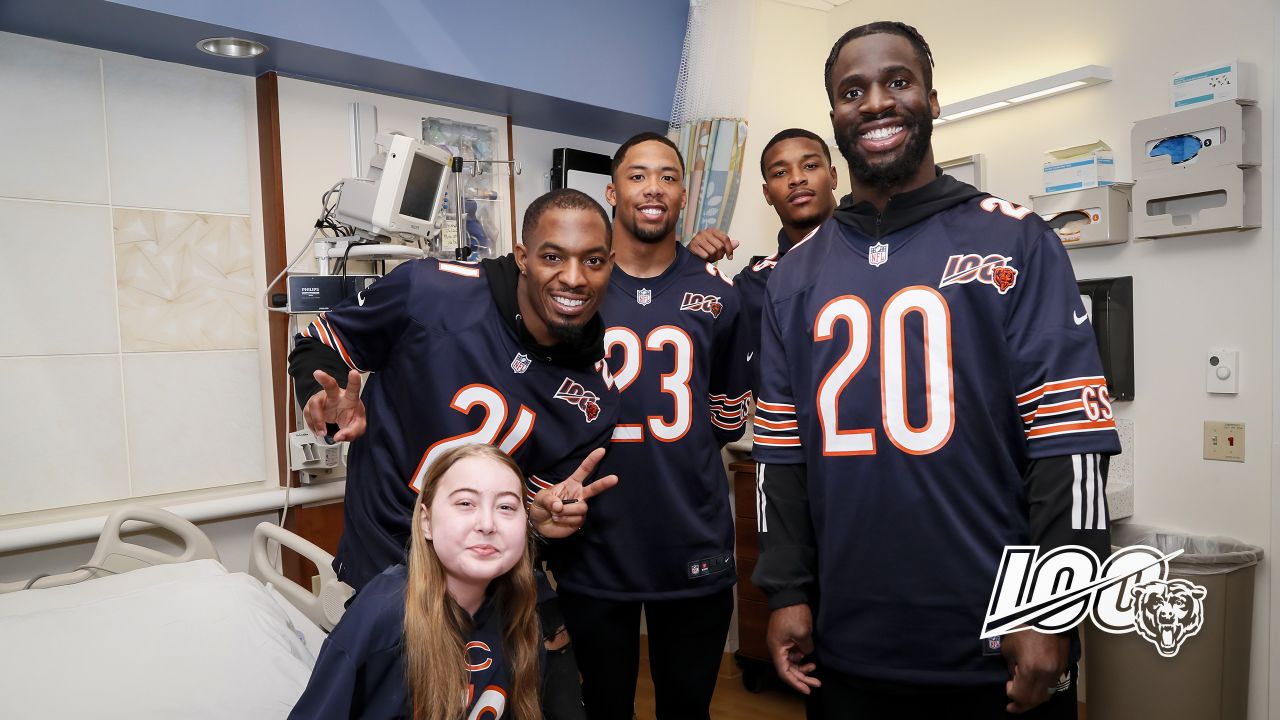 Chicago Bears player Patrick Scales, Staley Da Bear visit newborn babies at  Advocate Christ Medical Center in Oak Lawn, IL - ABC7 Chicago