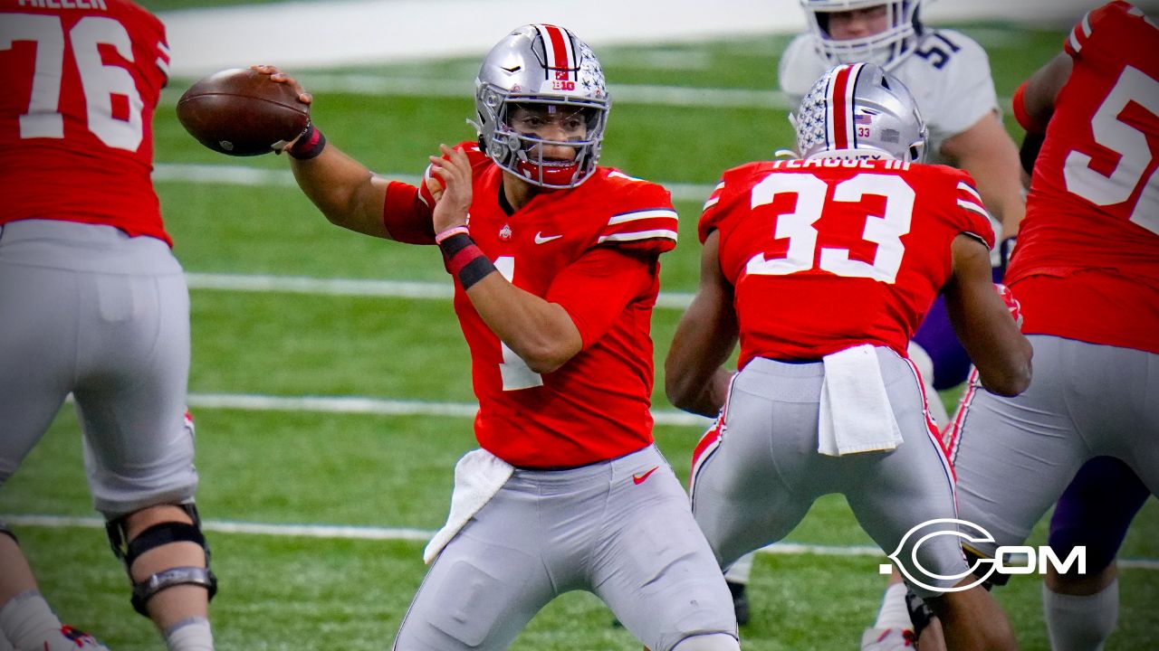 NFL on X: With the No. 11 overall pick in the 2021 @NFLDraft, the  @ChicagoBears select QB Justin Fields! 