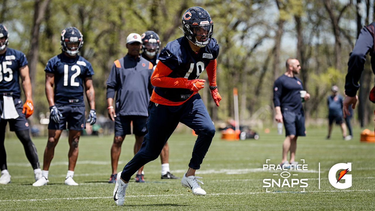 Chicago Bears fullback Khari Blasingame (35) catches a pass during warmups  before an NFL football game in Chicago, Sunday, Nov. 13, 2022. (AP  Photo/Nam Y. Huh Stock Photo - Alamy