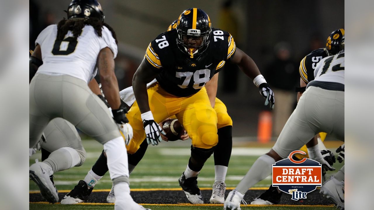 PFF CHI Bears on Twitter: James Daniels was our 2nd highest-graded center  in this draft, allowing only 10 pressures on 371 pass blocking snaps this  season. Get his full scouting report in