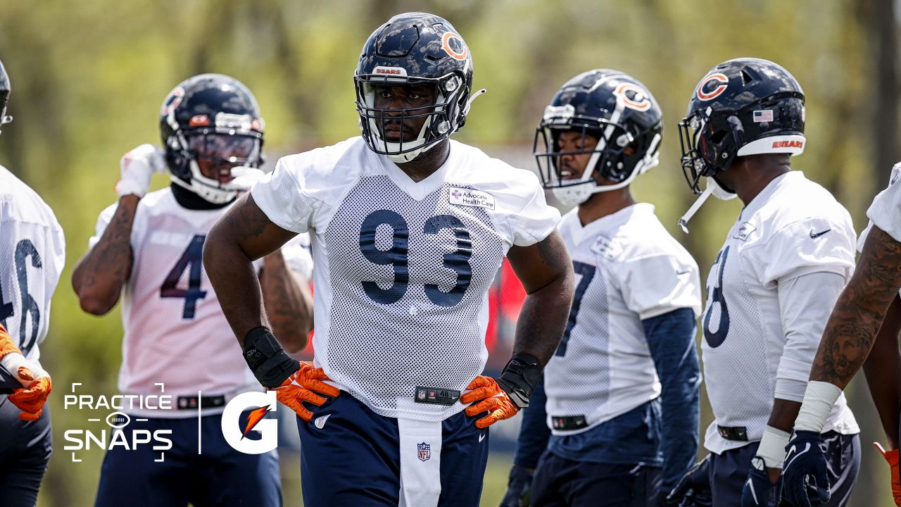 Chicago Bears fullback Khari Blasingame (35) catches a pass during warmups  before an NFL football game in Chicago, Sunday, Nov. 13, 2022. (AP  Photo/Nam Y. Huh Stock Photo - Alamy