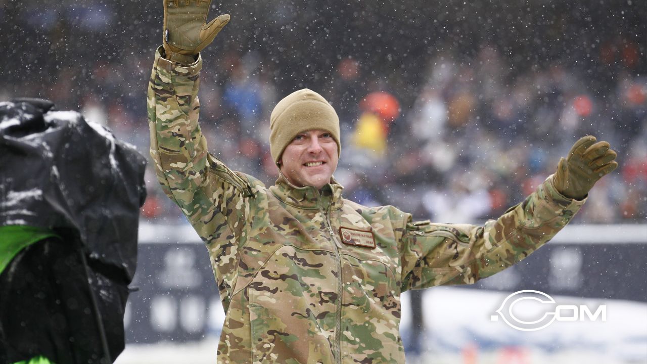 DVIDS - Images - Service members receive honor during Chicago Bears  Veterans Day game [Image 8 of 13]