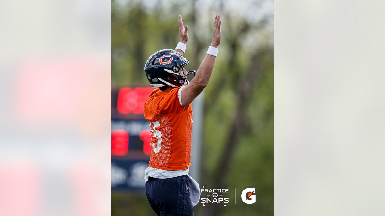 Chicago Bears fullback Khari Blasingame (35) walks off the field after an NFL  football game against the Houston Texans, Sunday, Sept. 25, 2022, in Chicago.  (AP Photo/Kamil Krzaczynski Stock Photo - Alamy