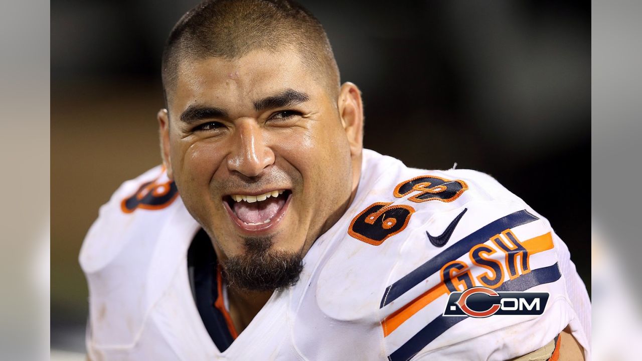 Roberto Garza Re-signs