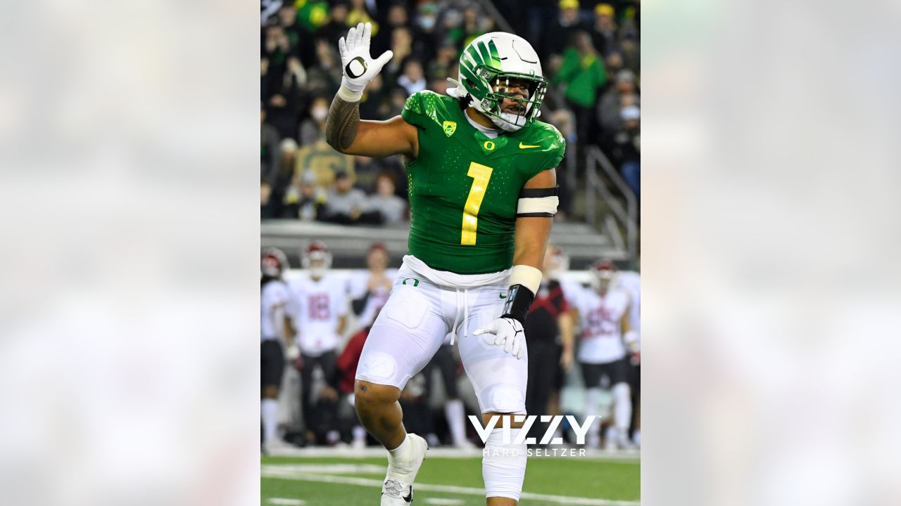 Bucs NFL Draft Target: Oregon Linebacker, Noah Sewell - Bucs Nation