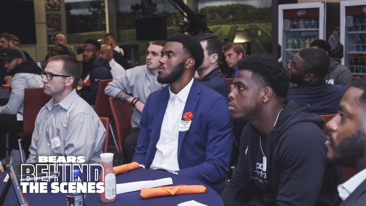 Behind the Scenes: Team picture day at Halas Hall