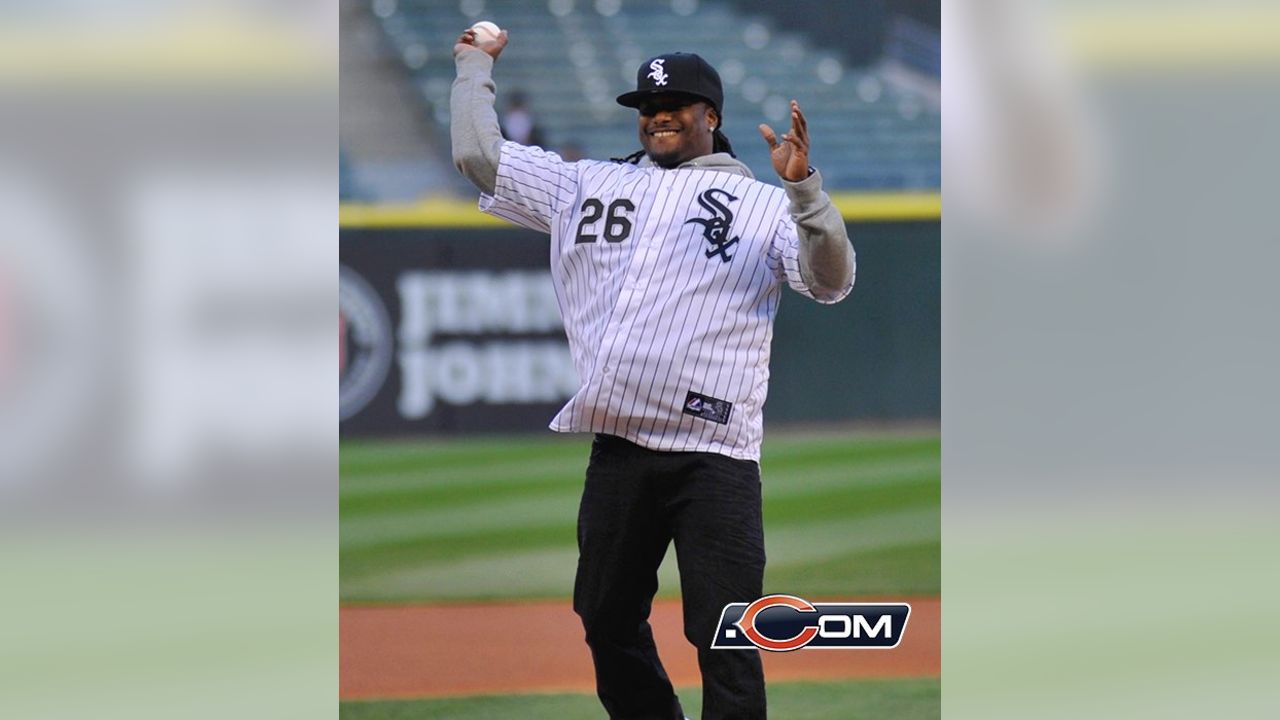 PHOTOS: Star of “Stranger Things” throws out first pitch before