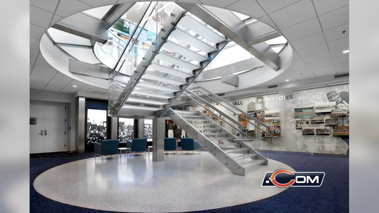 Tour Halas Hall