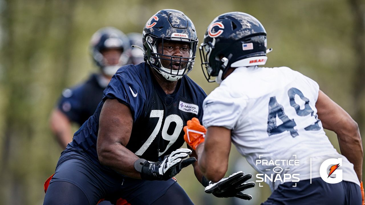 Chicago Bears fullback Khari Blasingame (35) catches a pass during warmups  before an NFL football game in Chicago, Sunday, Nov. 13, 2022. (AP  Photo/Nam Y. Huh Stock Photo - Alamy