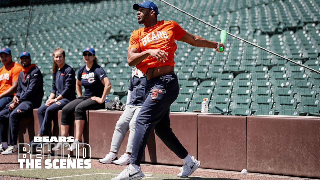 Bears hold team-bonding event at Wrigley Field