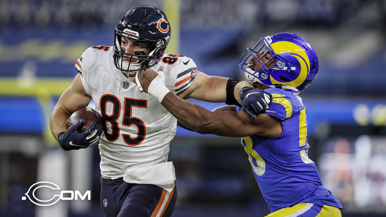 Chicago, Illinois, USA. 10th Sep, 2017. - Chicago Bears #29 Tarik Cohen  gives his gloves to a fan after the NFL Game between the Atlanta Falcons  and Chicago Bears at Soldier Field