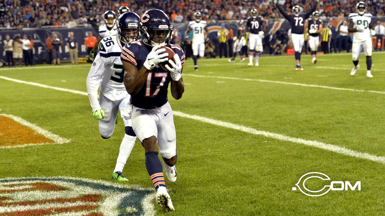 Chicago, United States. 19th Sep, 2021. Chicago Bears wide receiver Allen  Robinson (12) makes a first quarter touchdown catch over Cincinnati Bengals  cornerback Chidobe Awuzie (22) at Soldier Field in Chicago on