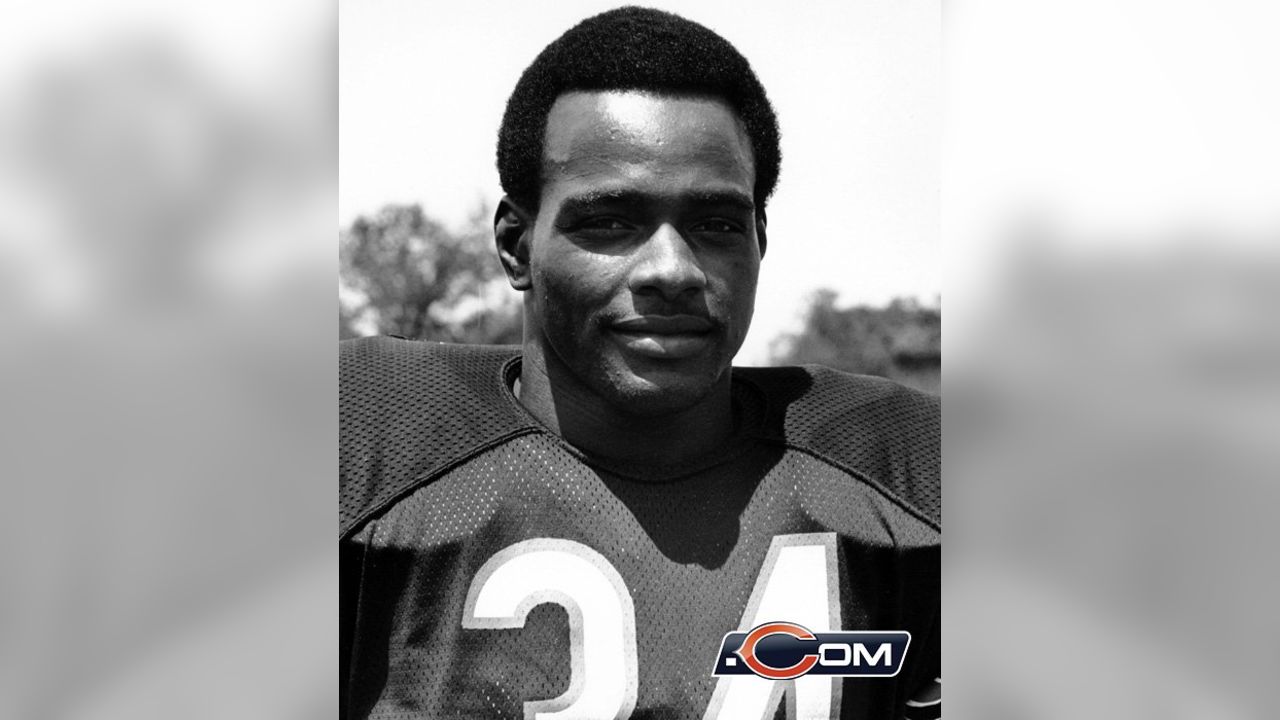 NFL Chicago Bears Walter Payton Game Action Black & White 8 X