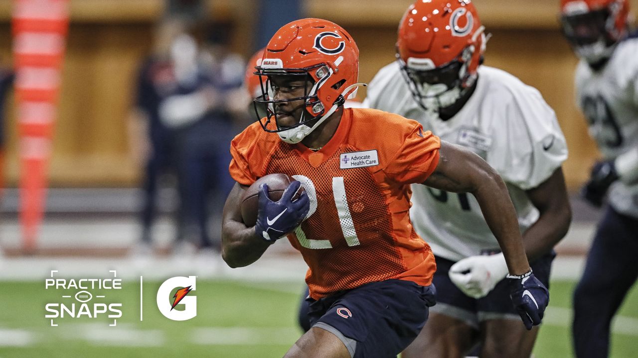 October 13, 2022: Chicago, Illinois, U.S. - Chicago Bears Quarterback #1  Justin Fields runs with the ball during the game between the Washington  Commanders and the Chicago Bears at Soldier Field in