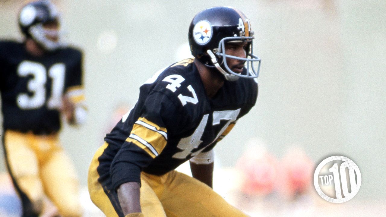 Cornerback Mel Blount of the Pittsburgh Steelers signals to