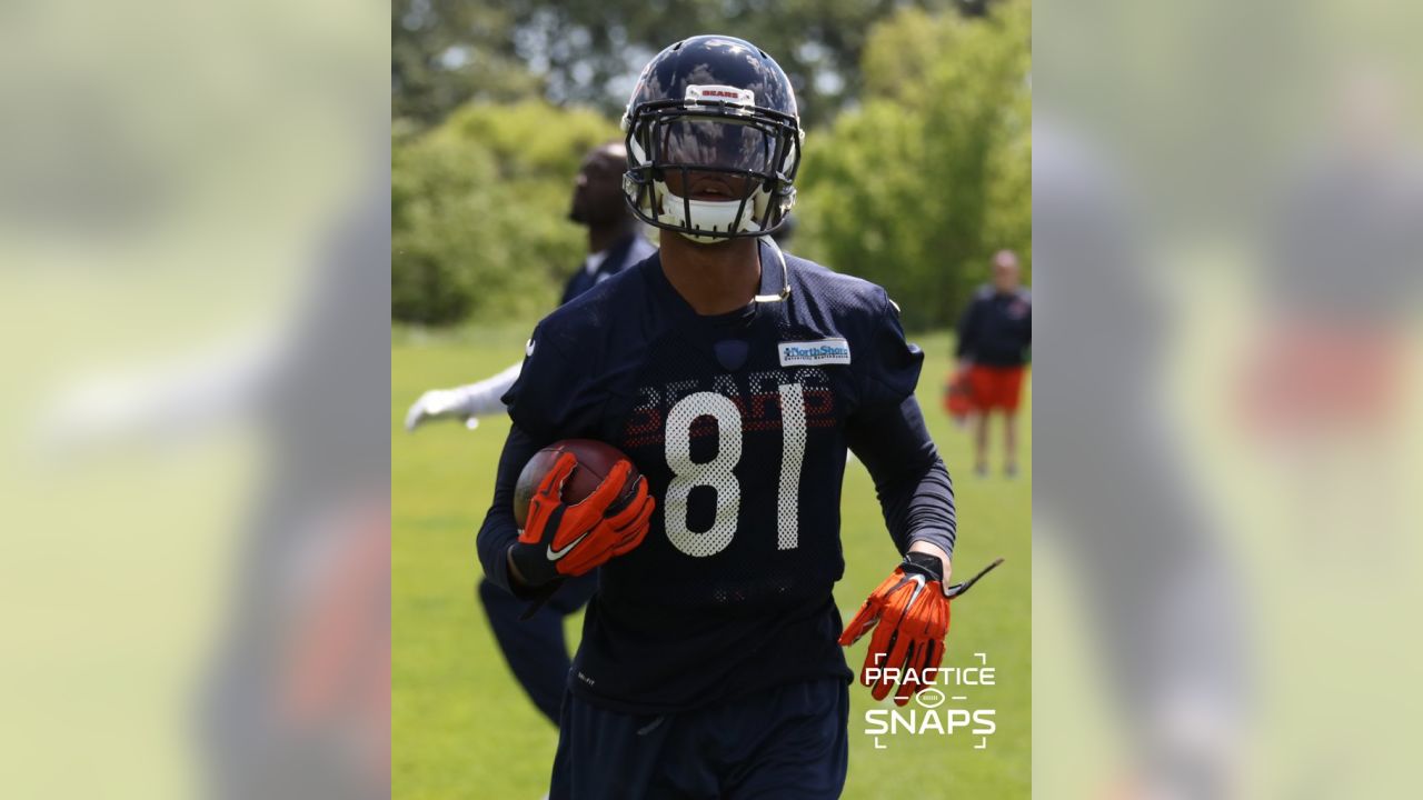 ESPN on X: Victor Cruz didn't waste any time putting himself in a Bears  jersey. (via @TeamVic)  / X