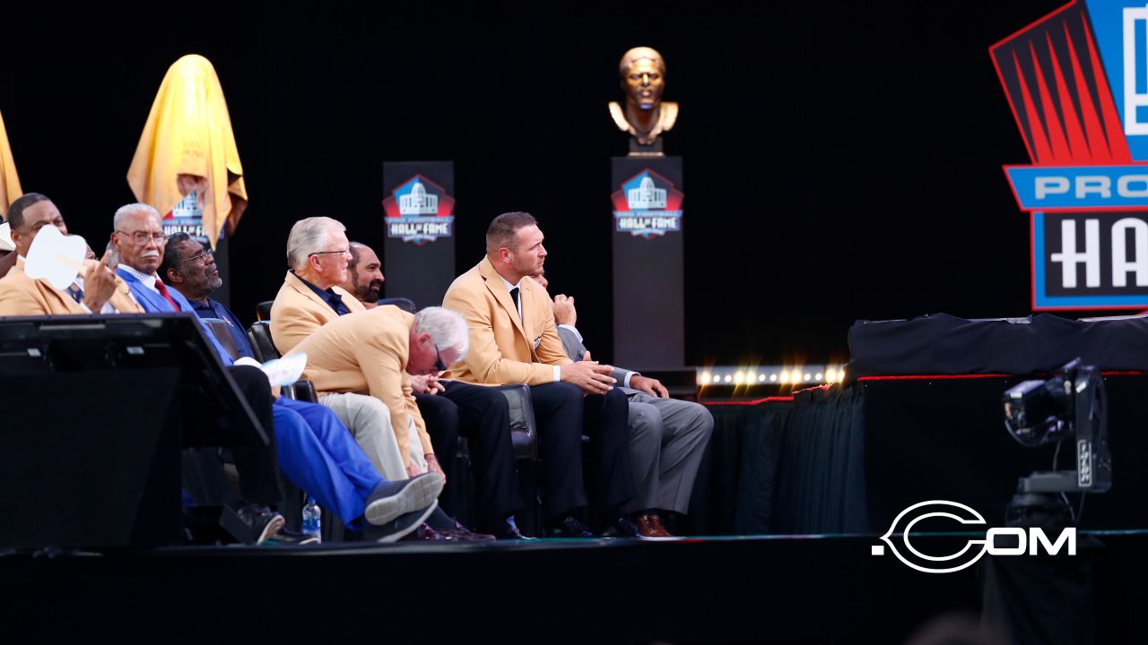 Brian Urlacher signs autographs in Rockford, reflects on Hall of Fame  induction