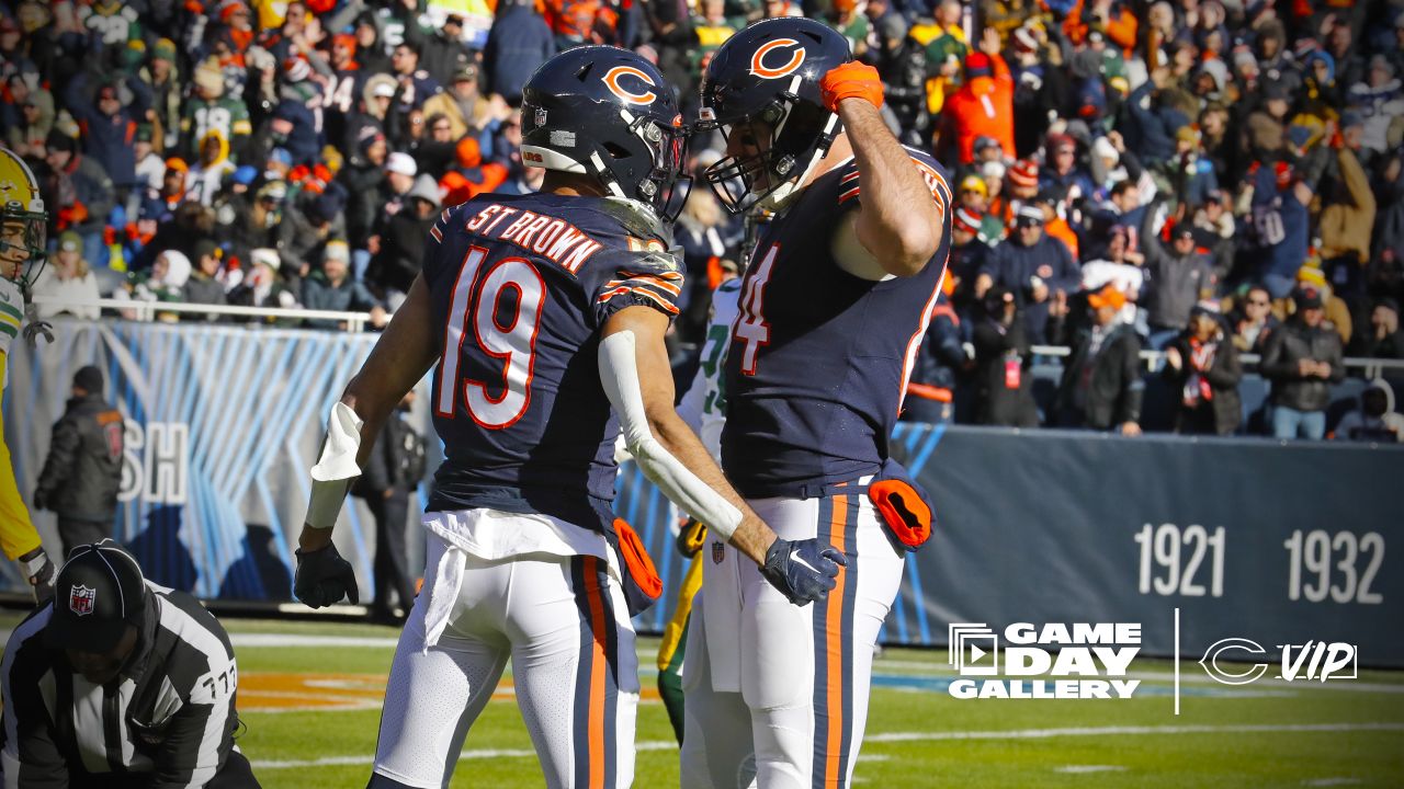 Chicago, United States. 04th Dec, 2022. Chicago Bears running back David  Montgomery (32) celebrates a second quarter touchdown against the Green Bay  Packers at Soldier Field in Chicago on Sunday, December 4