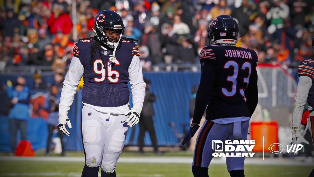 Chicago Bears defensive tackle Armon Watts (96) rushes against the