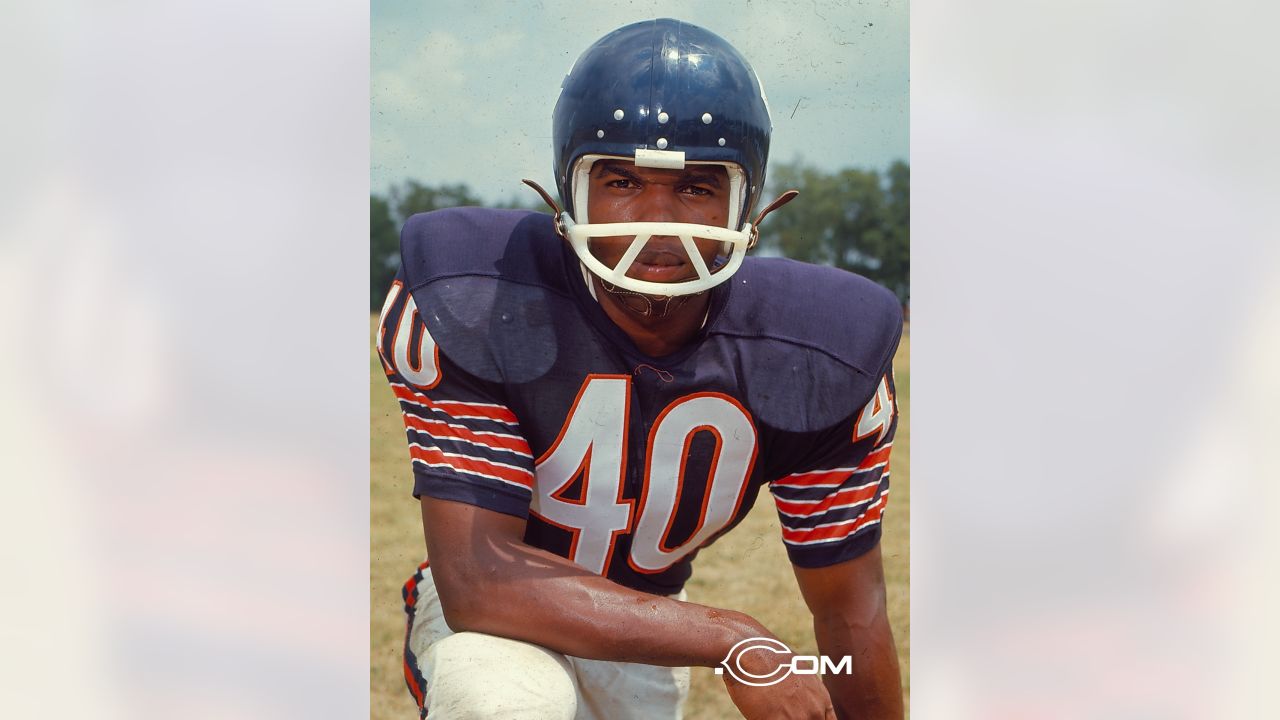 Chicago Bears Hall of Famer Gale Sayers dies at 77