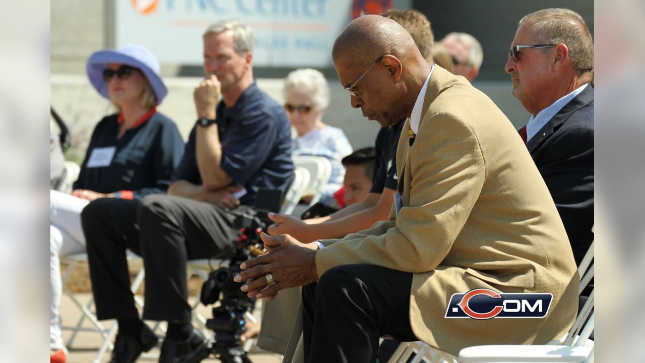 Papa Bear' Halas honored with statue