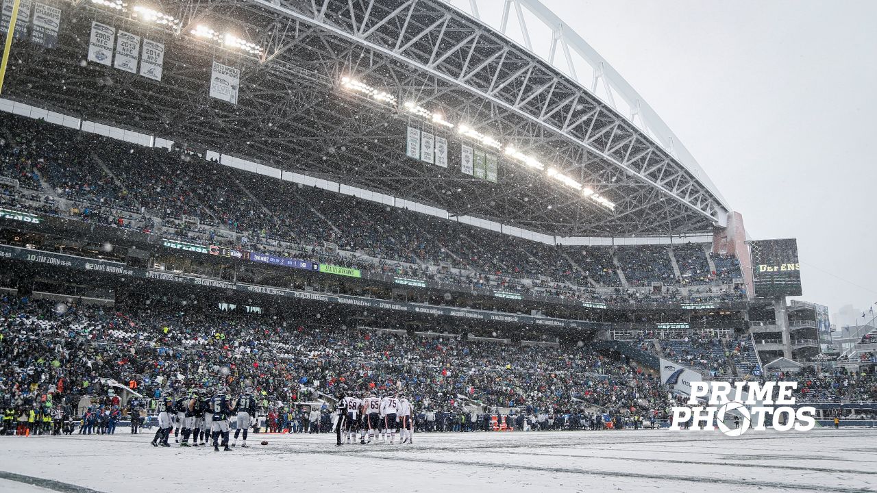 Snow is cleared at Seattle's Lumen Field ahead of Bears vs. Seahawks game