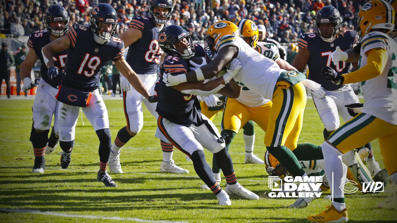 Chicago, United States. 04th Dec, 2022. Chicago Bears running back David  Montgomery (32) celebrates a second quarter touchdown against the Green Bay  Packers at Soldier Field in Chicago on Sunday, December 4