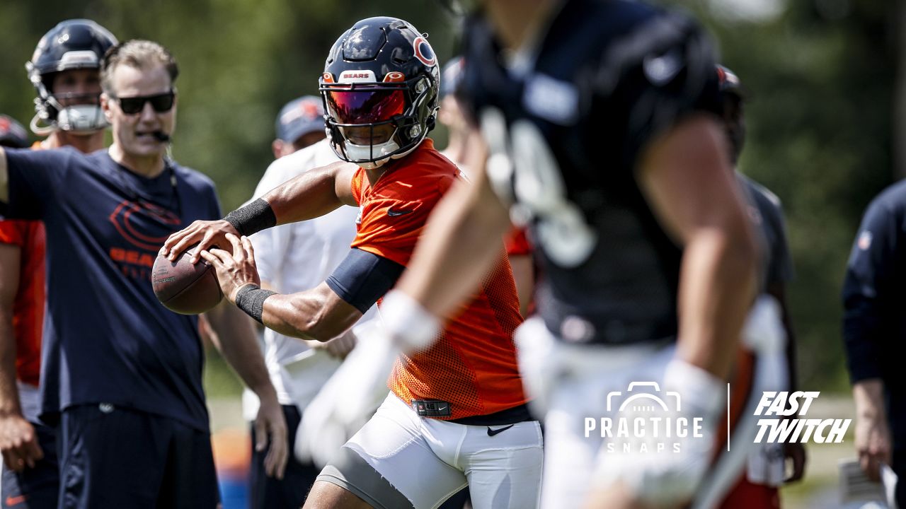 Sports] - Chicago Bears training camp report: Justin Fields' red