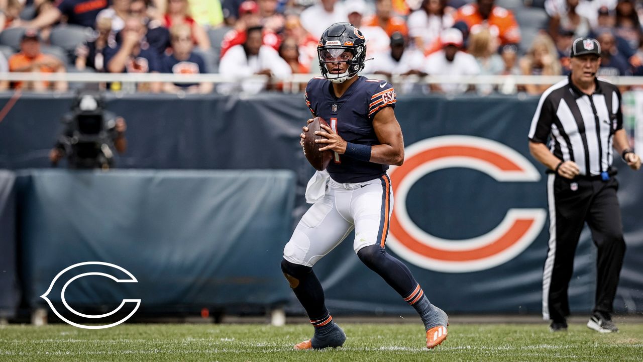 CLEVELAND, OH - AUGUST 27: Chicago Bears cornerback Kindle Vildor (22) on  the field during the first quarter of the National Football League  preseason game between the Chicago Bears and Cleveland Browns