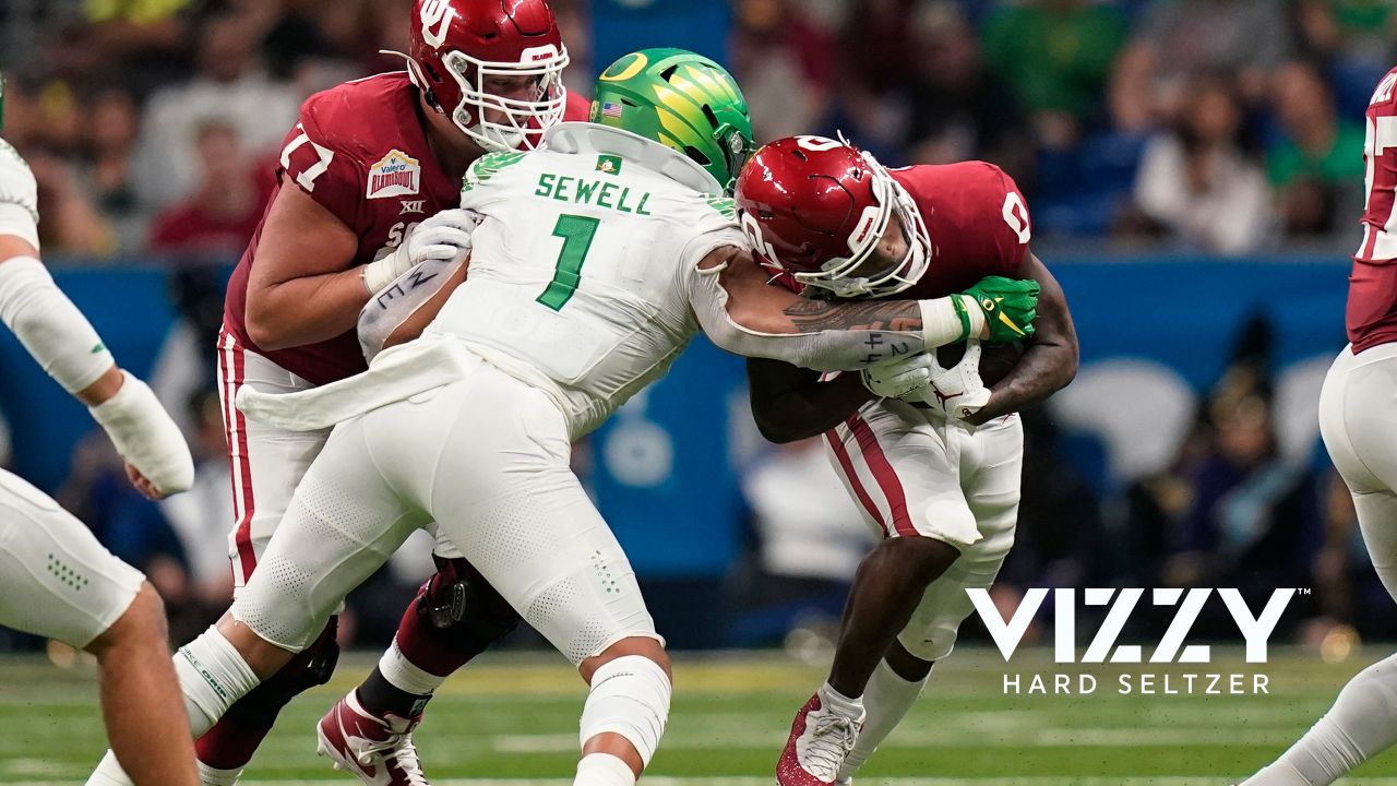 With the 148th pick in the 2023 NFL Draft, the Chicago Bears select Noah  Sewell, linebacker out of Oregon. Welcome to Chicago, @b1essah…