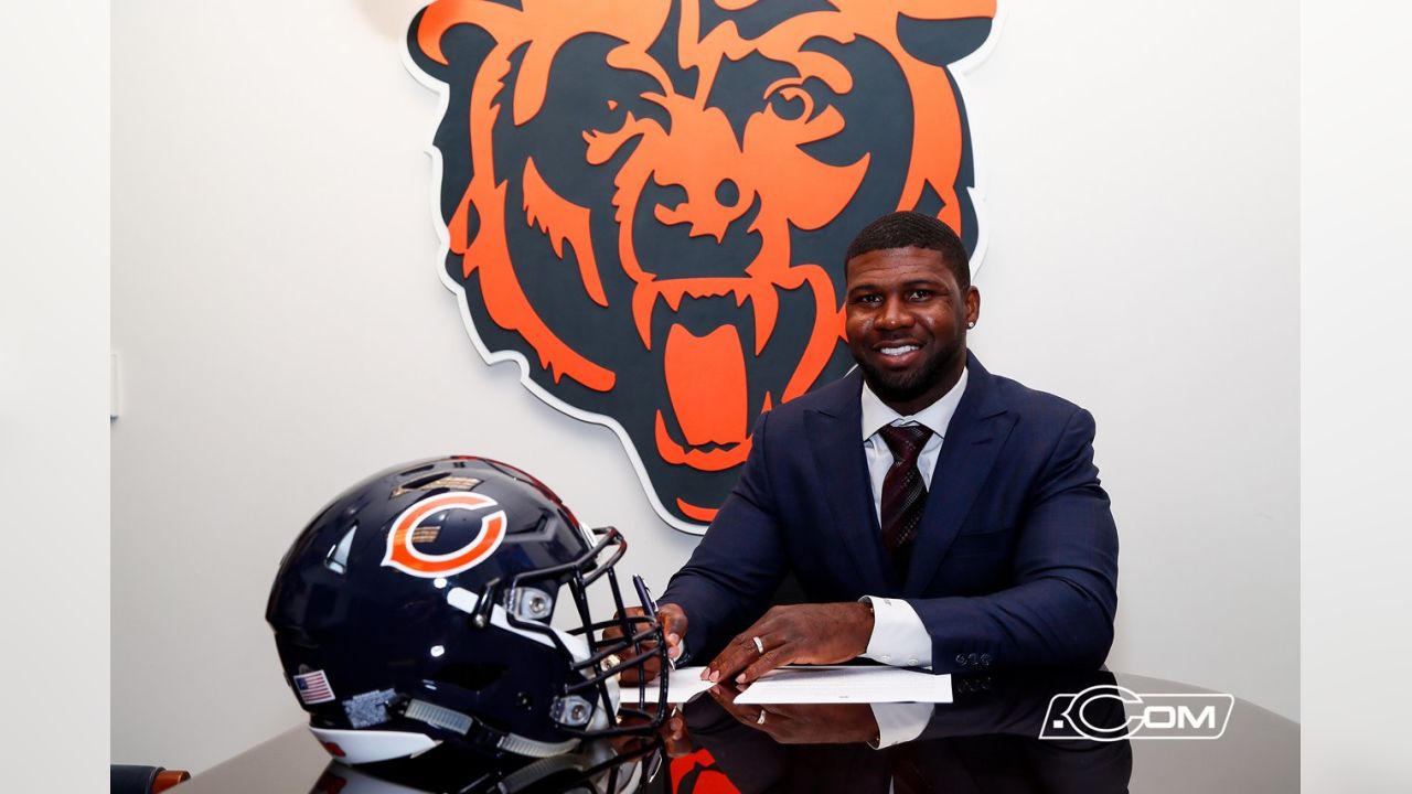 Chicago Bears on X: Here's a photo of RB Matt Forte signing his new 4-year  contract today at Halas Hall. #Bears  / X