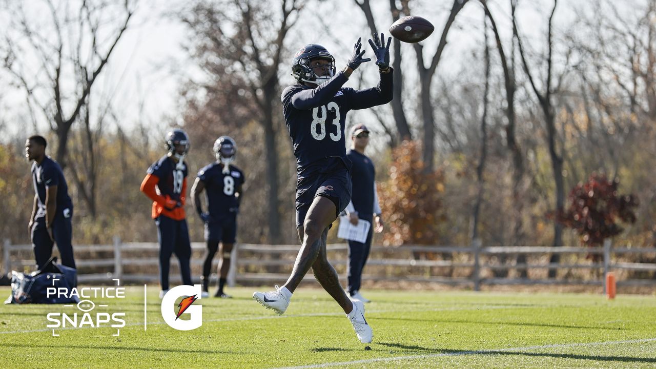 Green Bay, Wisconsin, USA. 18th Sep, 2022. Chicago Bears running back David  Montgomery (32) running through a hole made by center Cody Whitehair (65),  offensive tackle Larry Borom (75), and tight end