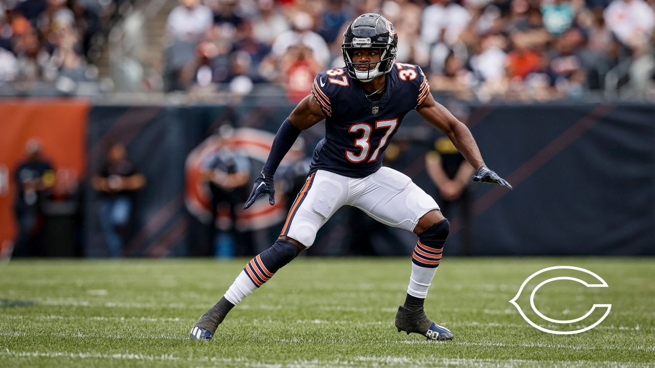 Chicago Bears cornerback Kindle Vildor (22) gets set for a play during the  first half of an NFL football game against the Minnesota Vikings, Sunday,  Jan. 9, 2022, in Minneapolis. (AP Photo/Bruce