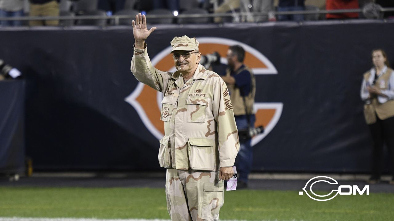 DVIDS - Images - Chicago Bears Honor the Military for Veterans Day at  Soldier Field [Image 8 of 10]