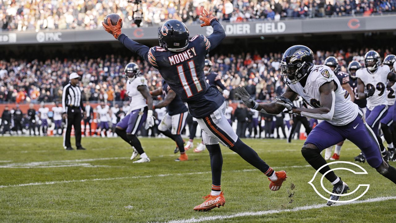 December 18, 2022: Chicago Bears #32 David Montgomery runs in for a  touchdown during a game against the Philadelphia Eagles in Chicago, IL.  Mike Wulf/CSM/Sipa USA(Credit Image: © Mike Wulf/Cal Sport Media/Sipa