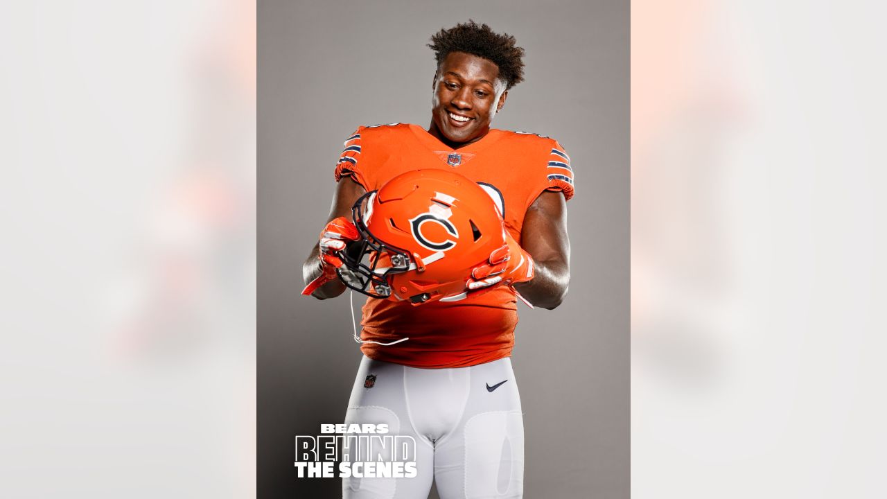 Justin Fields Warming Up In Orange Throwback Uniform Before Commanders-Bears, Chicago Bears, uniform, National Football League, Justin Fields, Chicago, QB1 heatin' up 