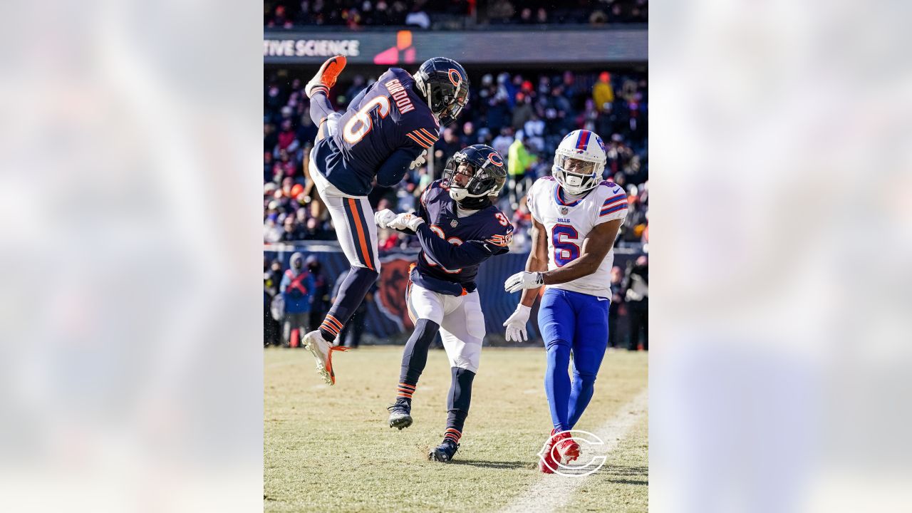 Chicago, IL, USA. 6th Nov, 2022. Chicago Bears quarterback #1 Justin Fields  in action during a game against the Miami Dolphins in Chicago, IL. Mike  Wulf/CSM/Alamy Live News Stock Photo - Alamy