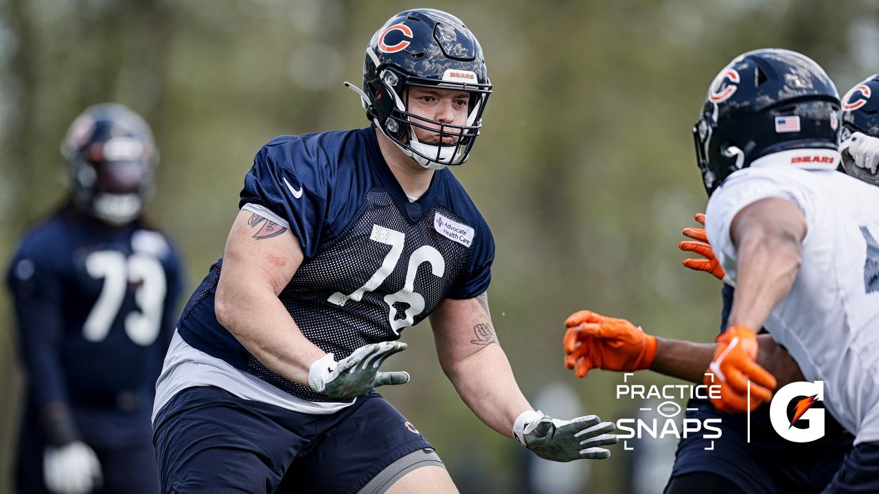 Chicago Bears fullback Khari Blasingame (35) catches a pass during warmups  before an NFL football game in Chicago, Sunday, Nov. 13, 2022. (AP  Photo/Nam Y. Huh Stock Photo - Alamy