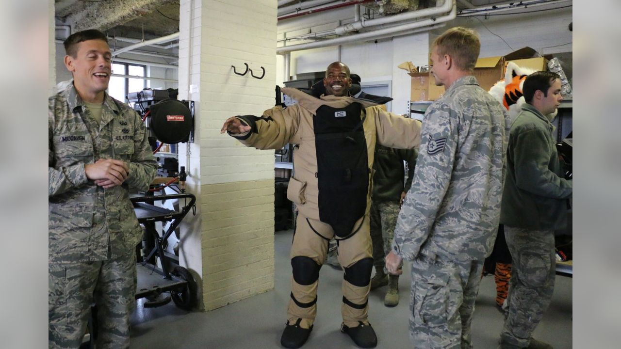 Cincinnati Bengals rookies visit WPAFB > Wright-Patterson AFB > Article  Display