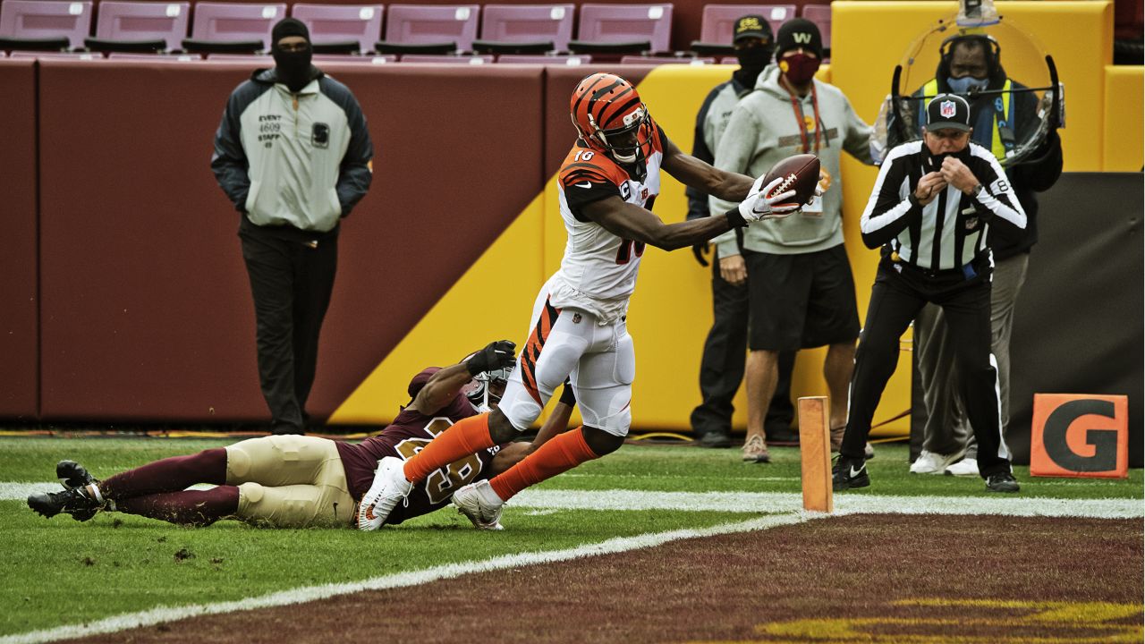 Cincinnati Bengals defensive tackle DJ Reader (98) plays during an NFL  football game against the Kansas City Chiefs, Sunday, Dec. 4, 2022, in  Cincinnati. (AP Photo/Jeff Dean Stock Photo - Alamy