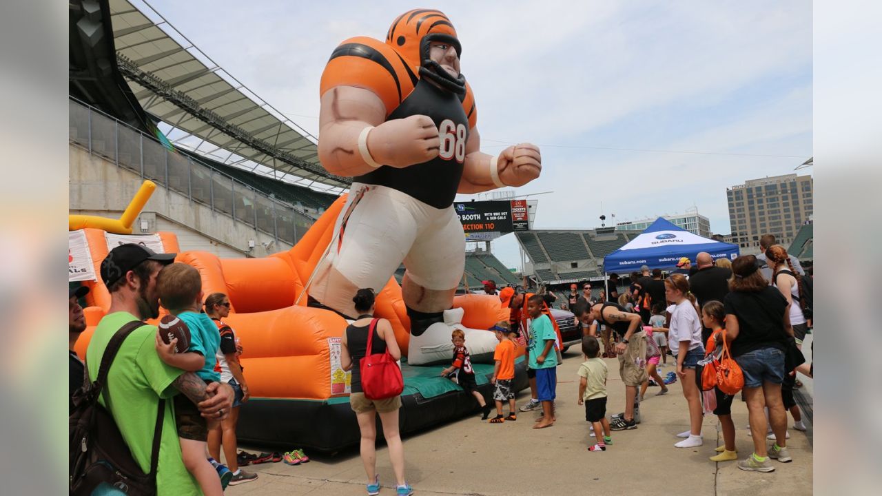 Cleveland Browns 7 Ft Tall Inflatable Mascot – SPORTS NATION