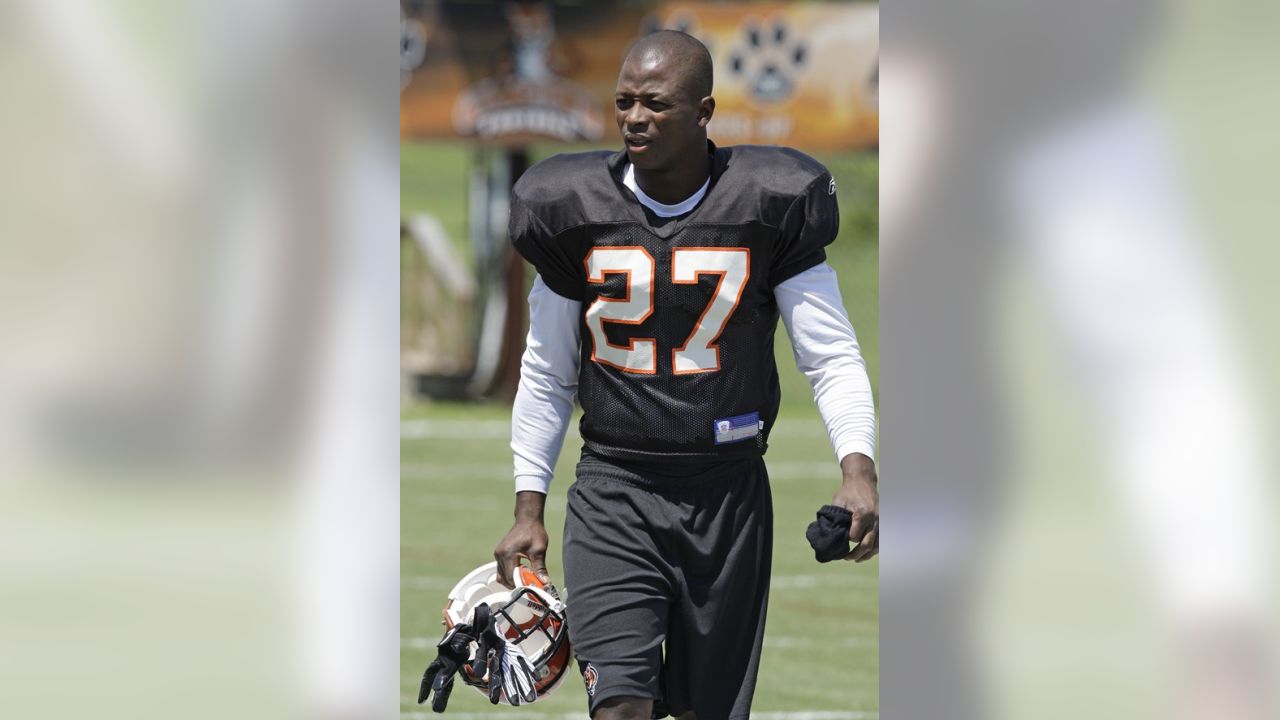 Cincinnati Bengals defensive end Antwan Odom (98) in action during football training  camp during practice Thursday, Aug. 5, 2010, at the NFL football team's training  camp in Georgetown, Ky. (AP Photo/Al Behrman