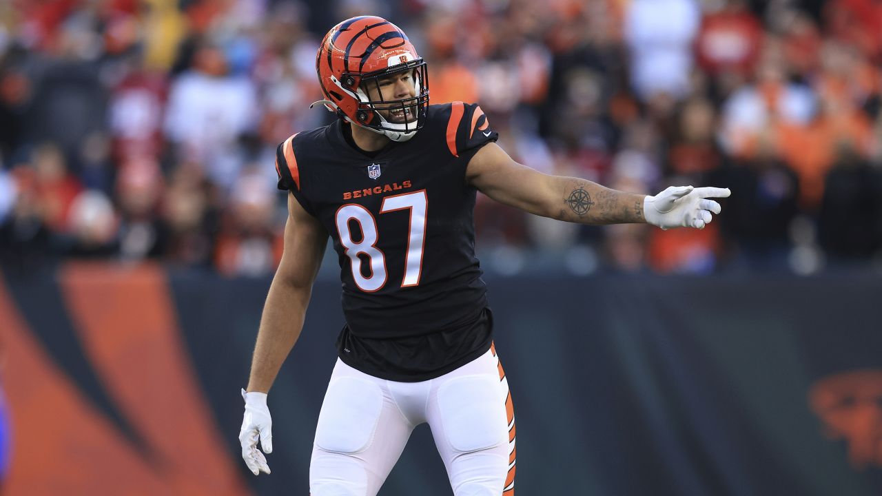 August 18, 2018: Cincinnati Bengals tight end C.J. Uzomah (87) prior to the  NFL football game between the Cincinnati Bengals and the Dallas Cowboys at  AT&T Stadium in Arlington, Texas. Shane Roper/Cal